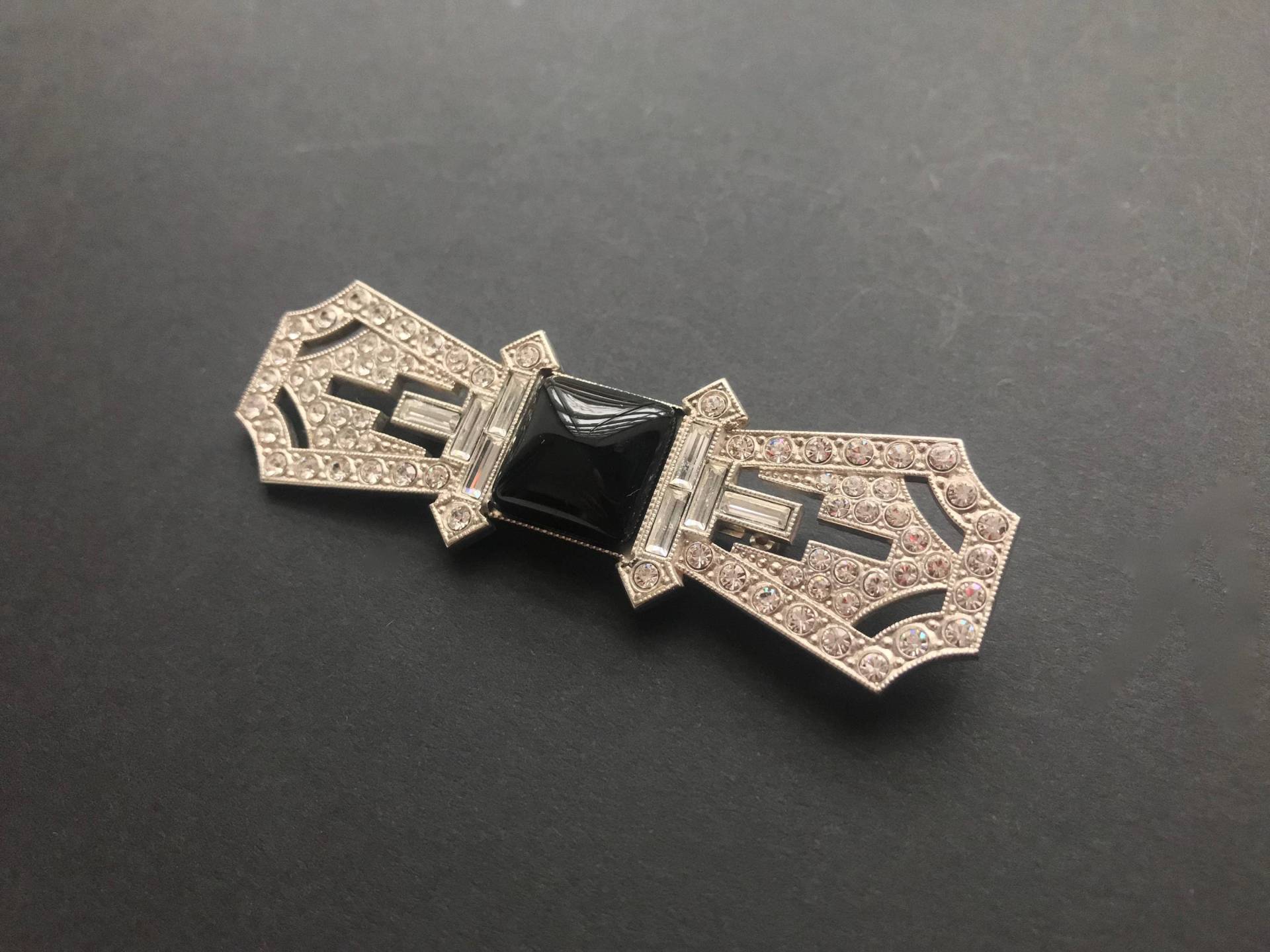 Deko Stabbrosche Mit Baguette Steinen Deko Stabbrosche Mit Baguette Steinen von LelongDesigns