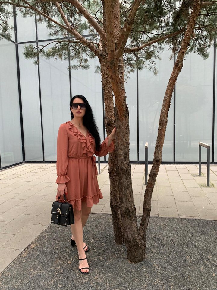 Lelü Fashion Babydollkleid Kleid mit Volants Rüschenbesatzung von Lelü Fashion