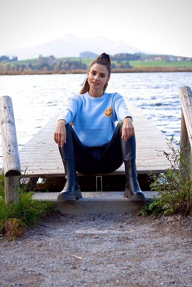 Lelü Fashion Rundhalspullover Smiley Pullover mit gelben Smiley von Lelü Fashion