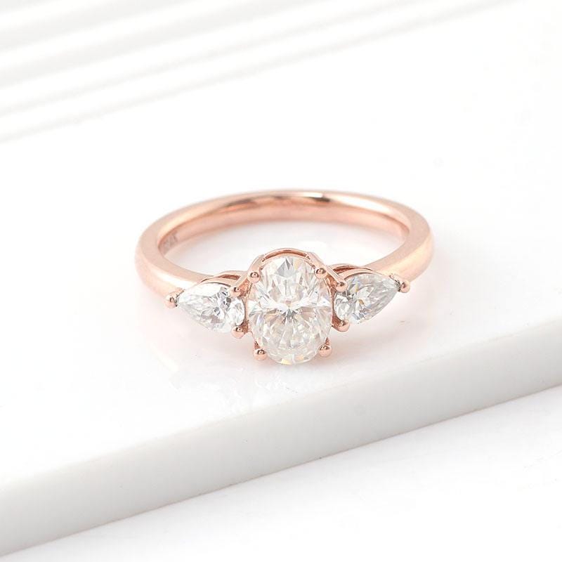 Drei Set Moissanite Ring - 1Ct Oval Cut 14K Rose Solid Gold Drei Set Moissanite Ring - 1Ct Oval Cut 14K Rose Solid Gold von Lemarjewellers