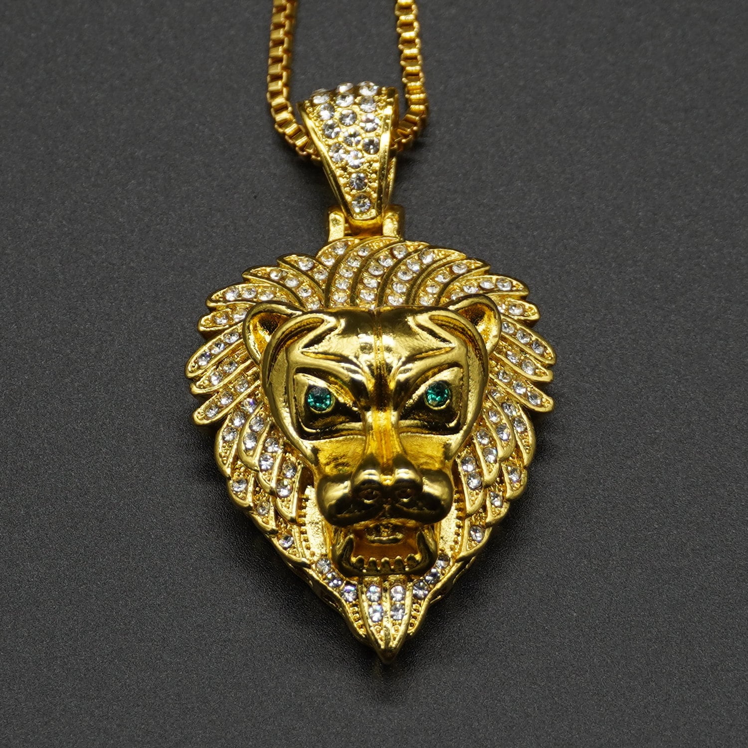 Anhänger Goldener Löwenkopf Mit Kette, Hip Hop, Iced Out, Lionhead, Glänzend Vergoldet, Glitzernd, Hiphop, Drip, Bling Bling, Löwe, Lion 3-D Anhänger Goldener Löwenkopf Mit Kette, Hip Hop, Iced Out, Lionhead, Glänzend Vergoldet, Glitzernd, Hiphop, Drip, Bling Bling, Löwe, Lion 3-D von LemasBling