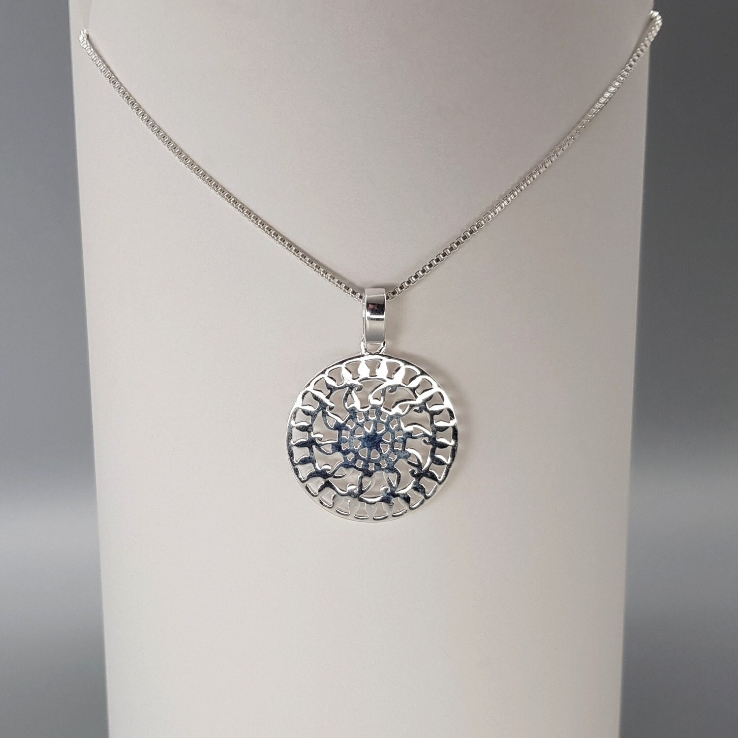 Anhänger Silber Sonnenrad Mandala Sterlingsilber Mit Kette, Beide 925 Anhänger Silber Sonnenrad Mandala Sterlingsilber Mit Kette, Beide 925 von LemasBling