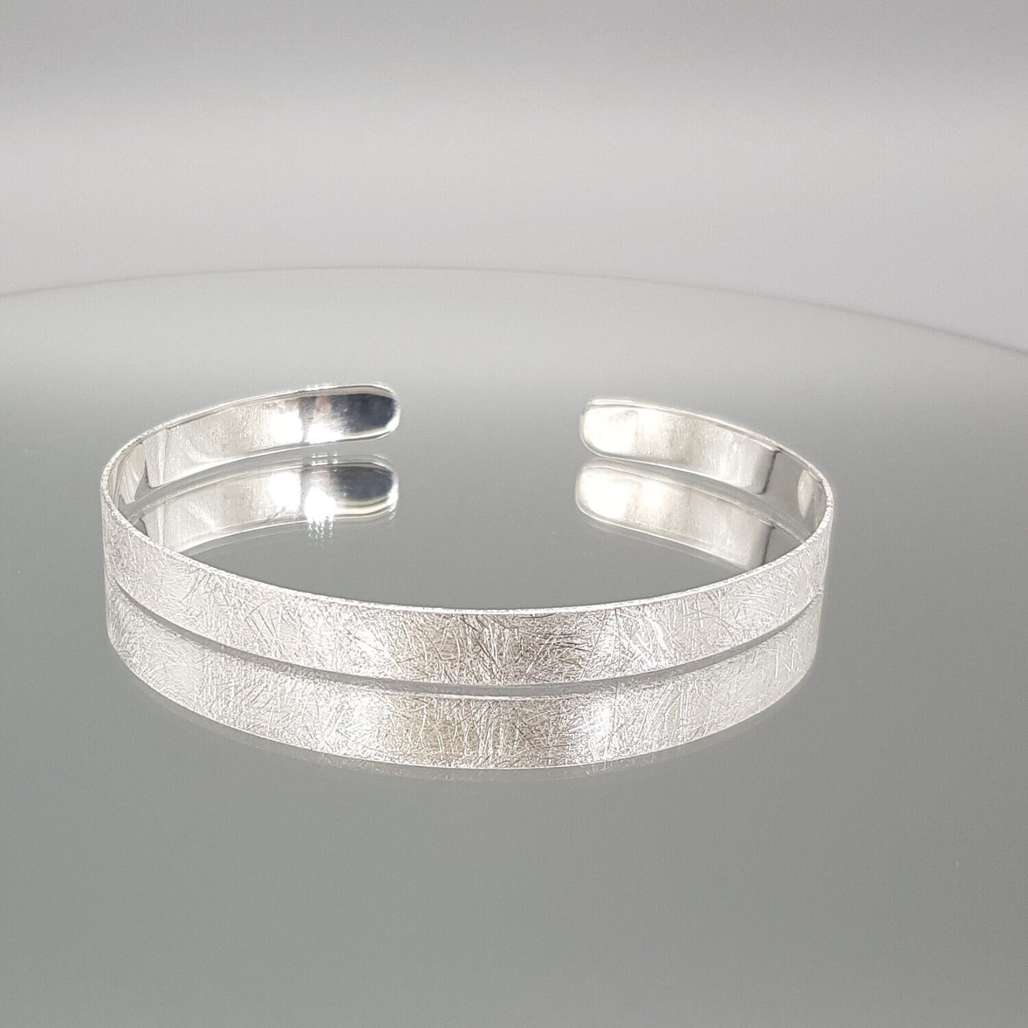 Armreif Silber Mattiert Gebürstet Massiv Sterlingsilber Armreif Silber Mattiert Gebürstet Massiv Sterlingsilber von LemasBling