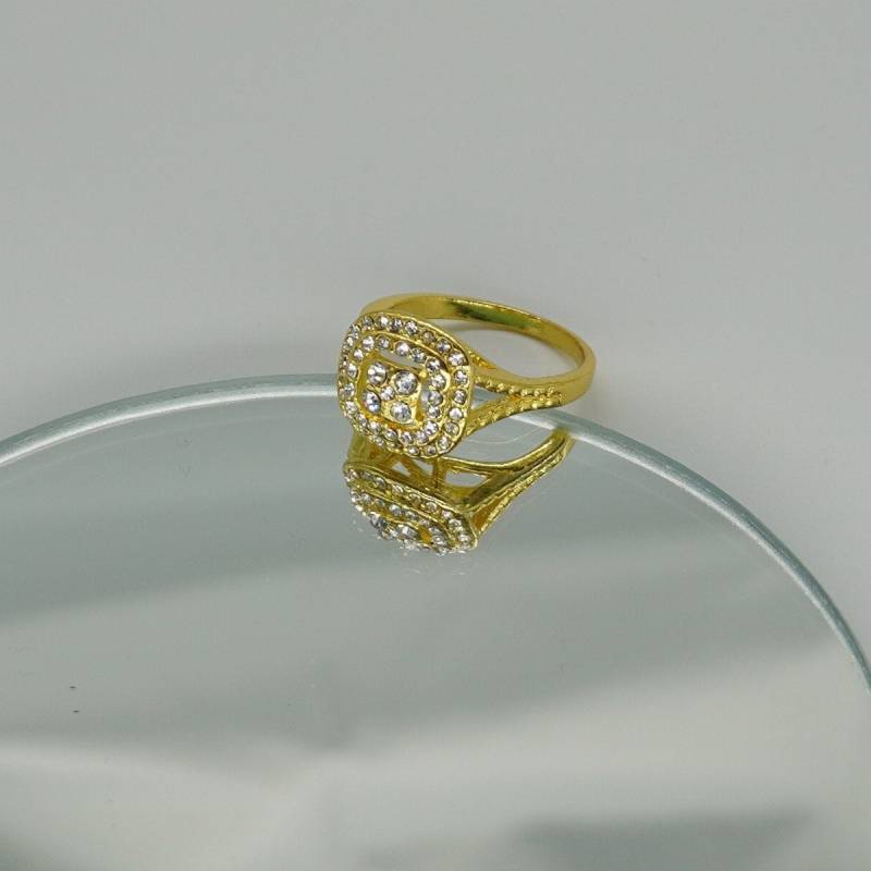 Ring Gold Quadrate/Squares Iced Out, Filigraner Damenring, Glänzend Vergoldete Metalllegierung Mit Strasssteinen, Glitzernd von LemasBling