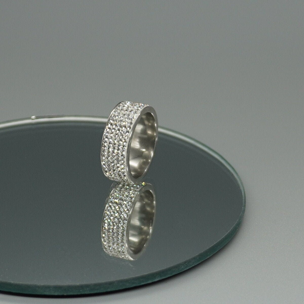 Ring Silber Bandring Allover Muster Iced Out, Damenring, Herrenring, Glänzend Versilberte Metalllegierung Mit Strasssteinen, Hip Hop Ring Silber Bandring Allover Muster Iced Out, Damenring, Herrenring, Glänzend Versilberte Metalllegierung Mit Strasssteinen, Hip Hop von LemasBling