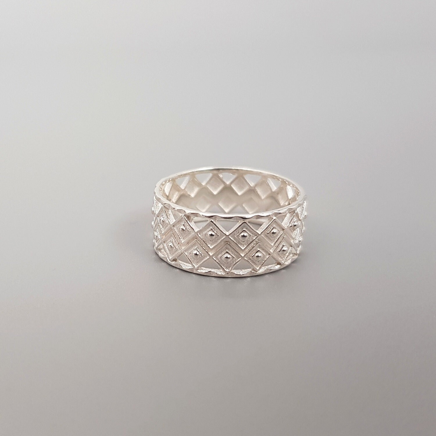 Ring Silber Glänzend Rauten Mit Noppen 8mm Sterlingsilber Ring Silber Glänzend Rauten Mit Noppen 8mm Sterlingsilber von LemasBling