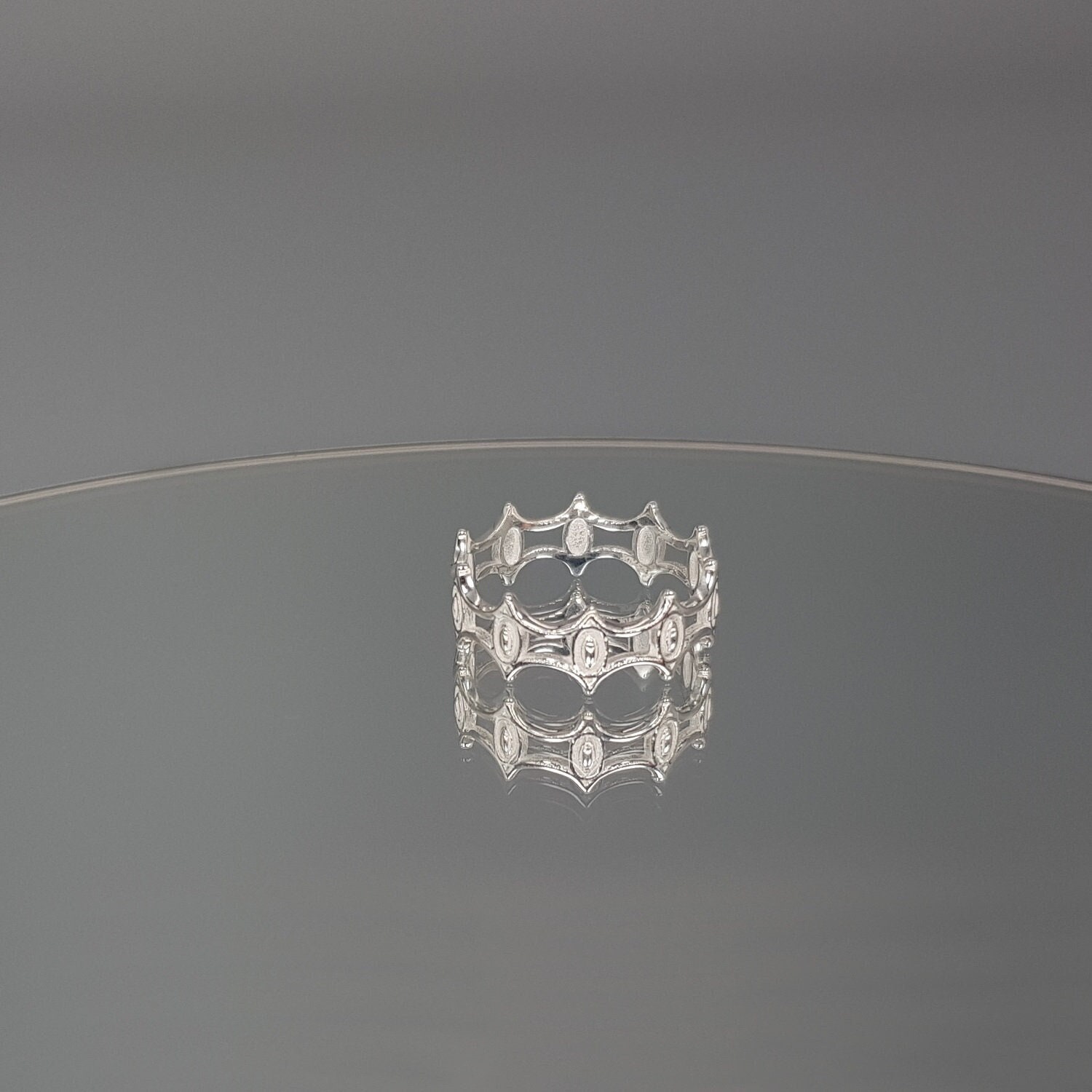 Ring Silber Senkrechte Ovale Mit Punkten Sterlingsilber Ring Silber Senkrechte Ovale Mit Punkten Sterlingsilber von LemasBling
