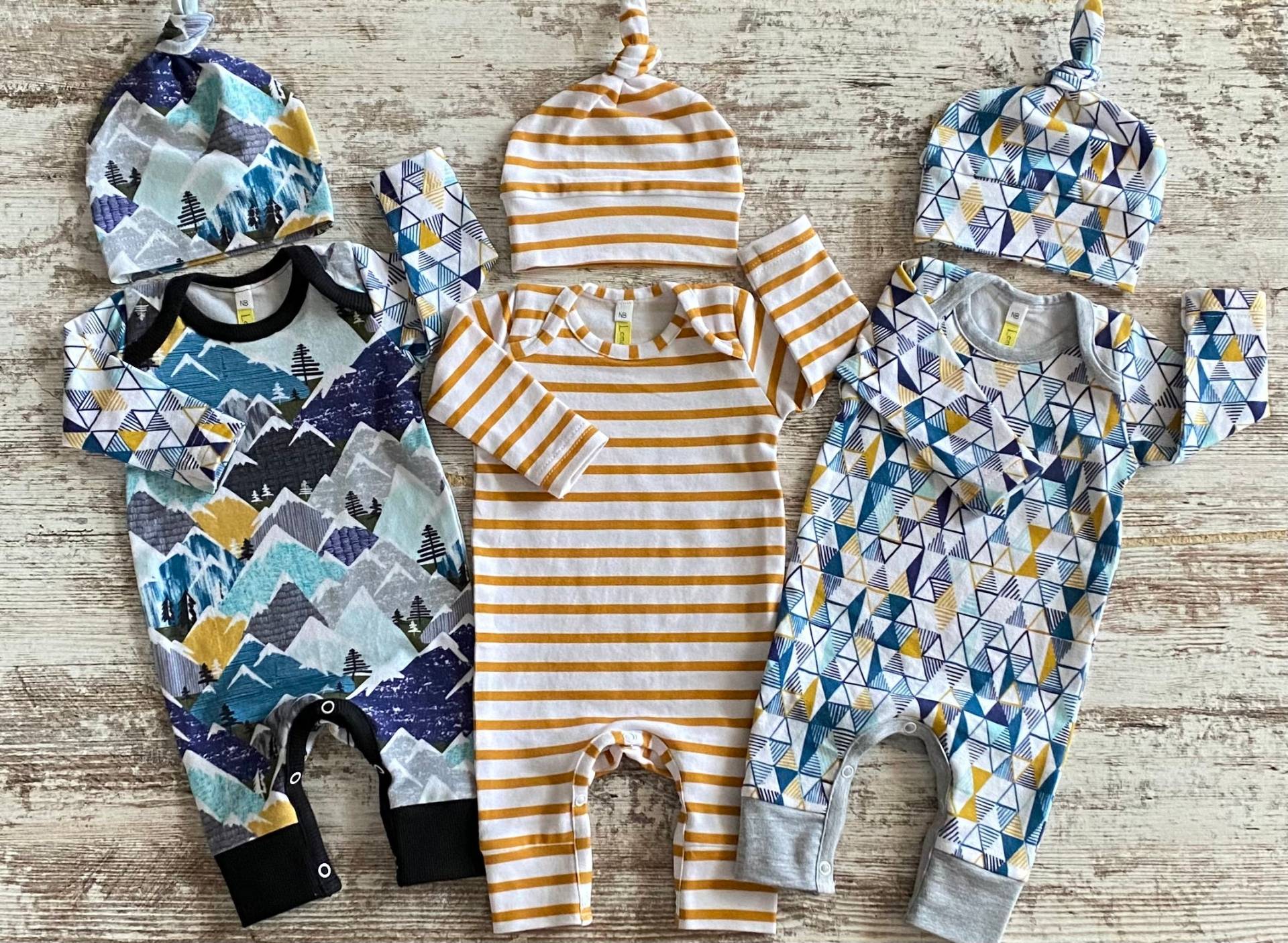 Verkauf Neugeborenen Jungen Outfit Nach Hause Kommen Outfit/Nach Gehen Outfit/Baby Take Home Outfit/Moderner Strampler + Mütze/Berge - Streifen von LemonJuicebrand