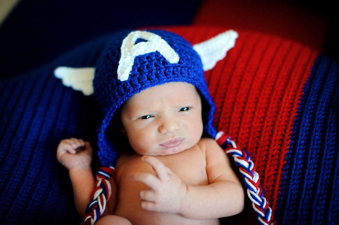 Captain America Ohrenklappen Mütze Mit Flügeln Captain America Ohrenklappen Mütze Mit Flügeln von LemonSprout