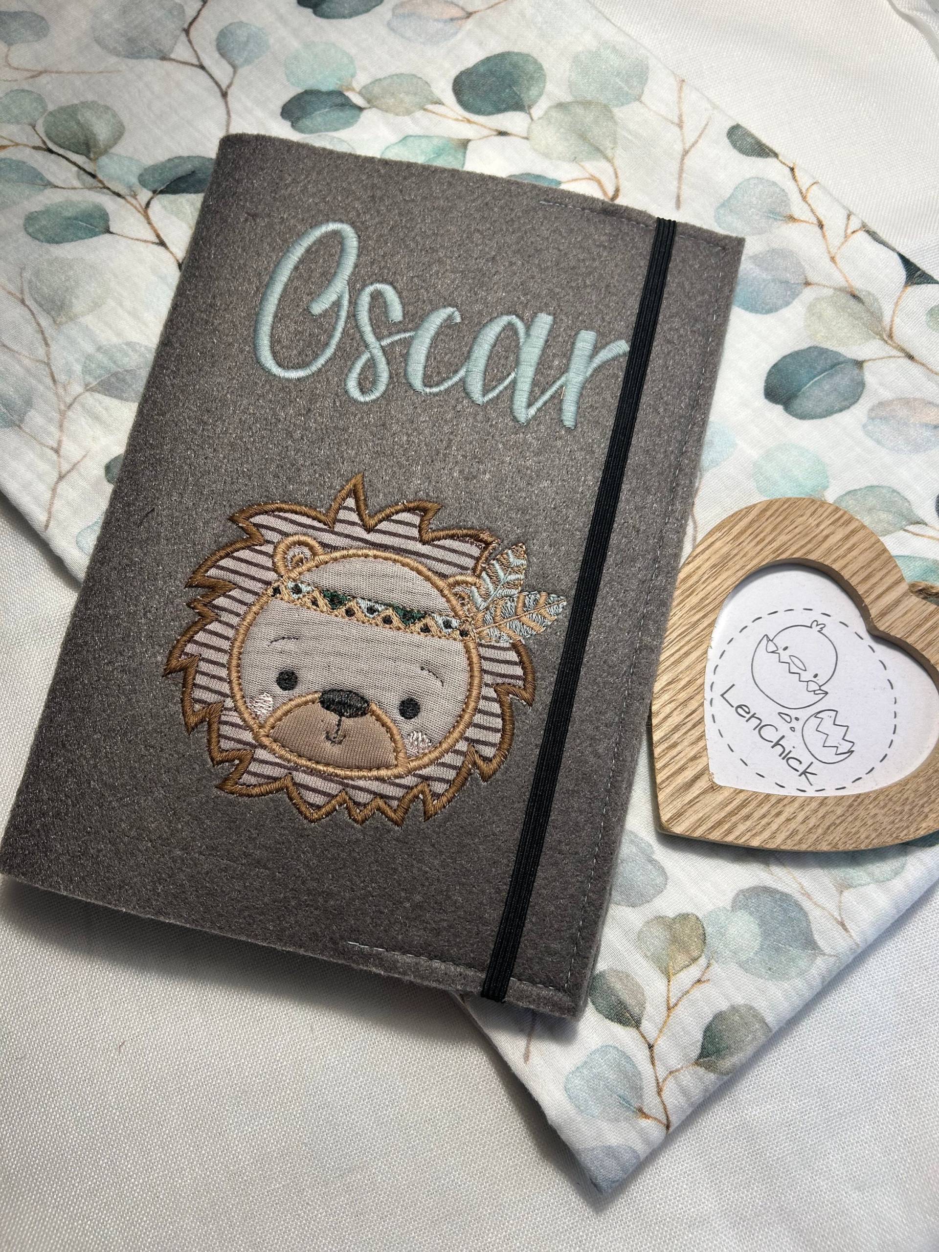 U-Heft Hülle Filz Untersuchungshaft Kinder Geschenk Zur Geburt Personalisierte Individuell Stoff Baumwolle Handmade Mutterpass Impfbuch U-Heft Hülle Filz Untersuchungshaft Kinder Geschenk Zur Geburt Personalisierte Individuell Stoff Baumwolle Handmade Mutterpass Impfbuch von LenChickKinderkram