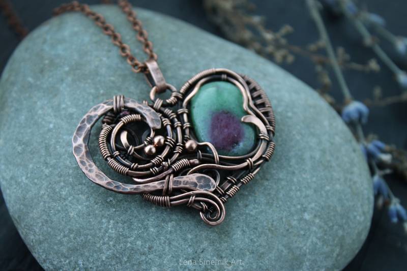 Heat Wire Wrapped Halskette Rubin Zoisit Anhänger Wirewrap Schmuck Handmade Kupfer Ich Liebe Dich von LenaSinelnikArt