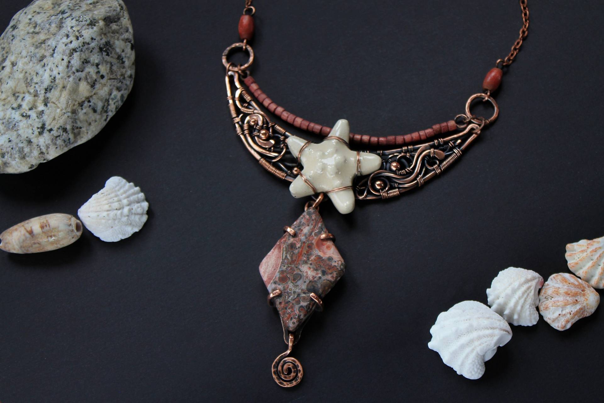 Jaspis-Halskette, Keramik, Boho-stil, Berauschende Drahtwicklung, Boho-Halskette, Drahtumwickelte Halskette, Waldkette, Kupfer-Anhänger, Vom Meer von LenaSinelnikArt