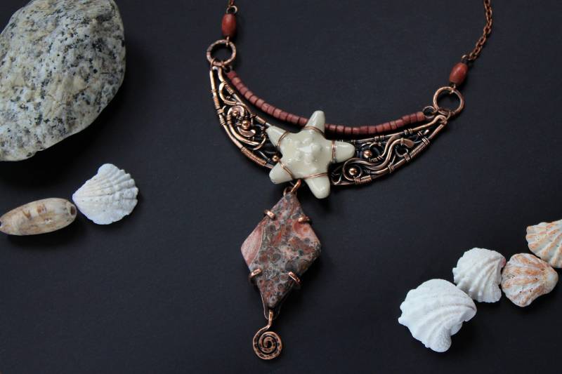 Jaspis-Halskette, Keramik, Boho-stil, Berauschende Drahtwicklung, Boho-Halskette, Drahtumwickelte Halskette, Waldkette, Kupfer-Anhänger, Vom Meer von LenaSinelnikArt