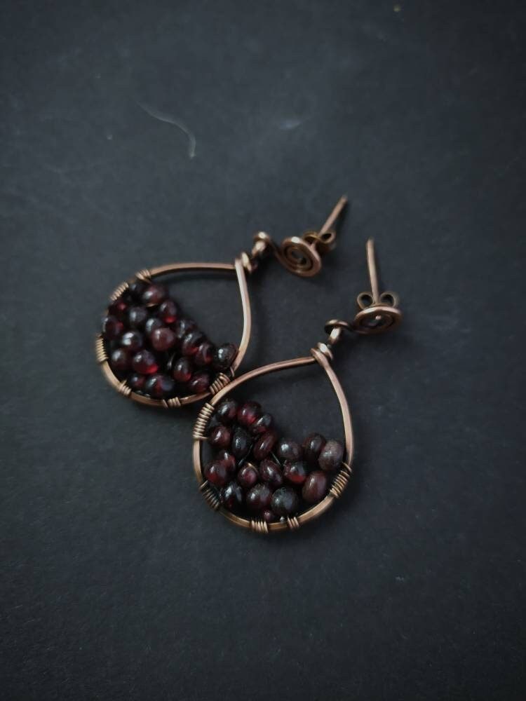 Kupfer Granat Ohrringe Rohe Kupferohrringe Antikes Geschmeide Wirewrapierte Rustikale Boho Baumeln Einfacher Schmuck Für Jeden Tag von LenaSinelnikArt