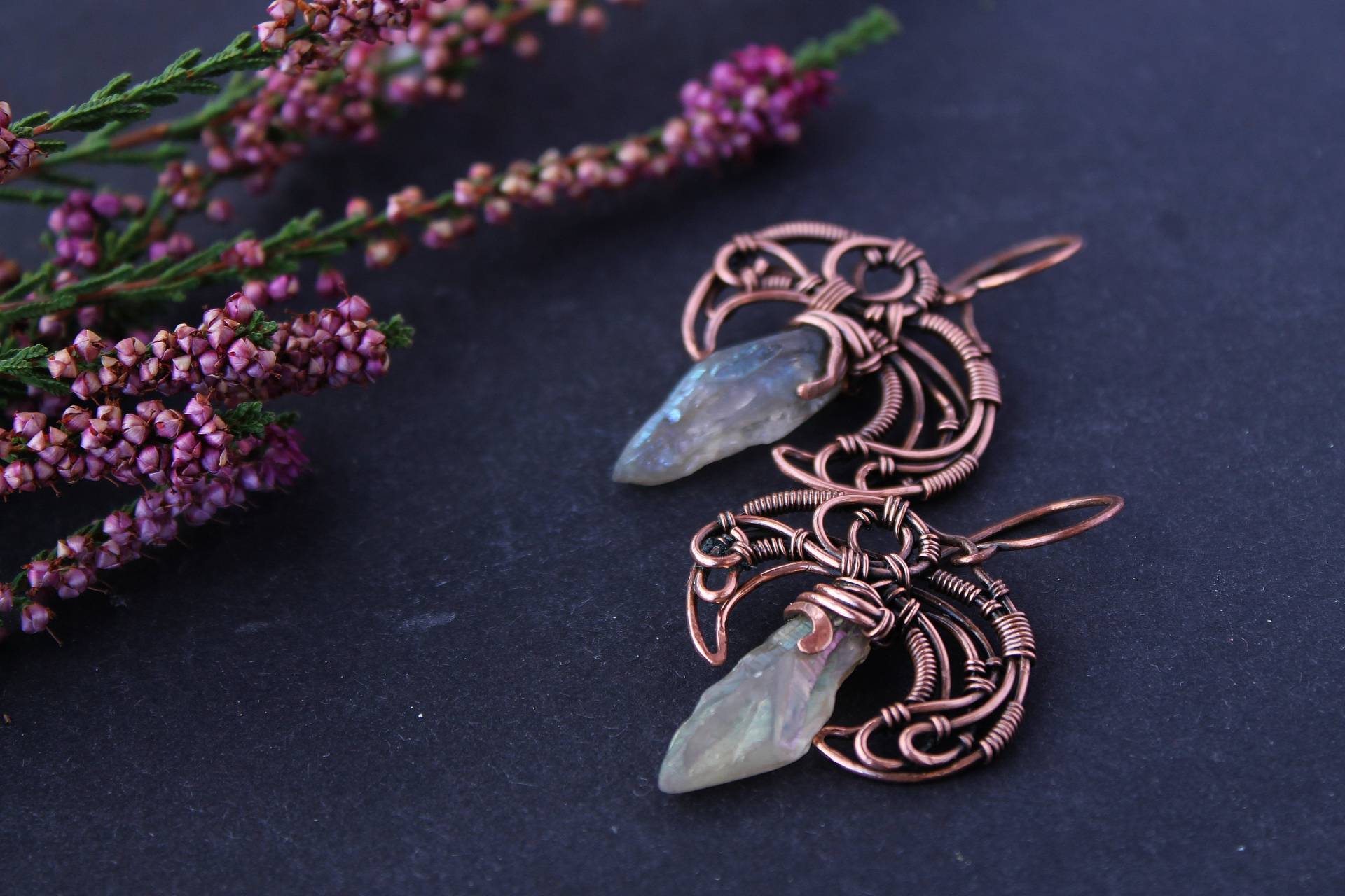 Mond Kristall Kupfer Ohrringe Lange Baumeln Metalwork Quartz Rustikale Boho Geschenk Für Sie von LenaSinelnikArt