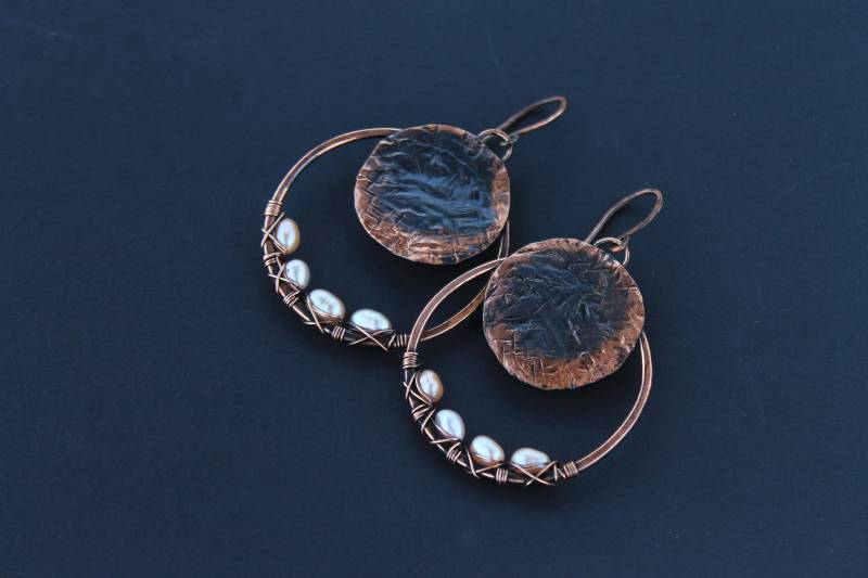 Perle Ohrringe Kreis Draht Gewickelt Kupfer Gehämmert Metall Sommer Runde Geschenk Für Sie Boho von LenaSinelnikArt