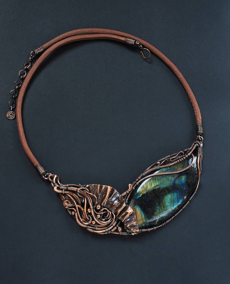 Regenbogen Labradorit Halskette Wald Anhänger Wire Schmuck Geschenk Für Freundin Holz Kupfer Wrap Wrapped von LenaSinelnikArt