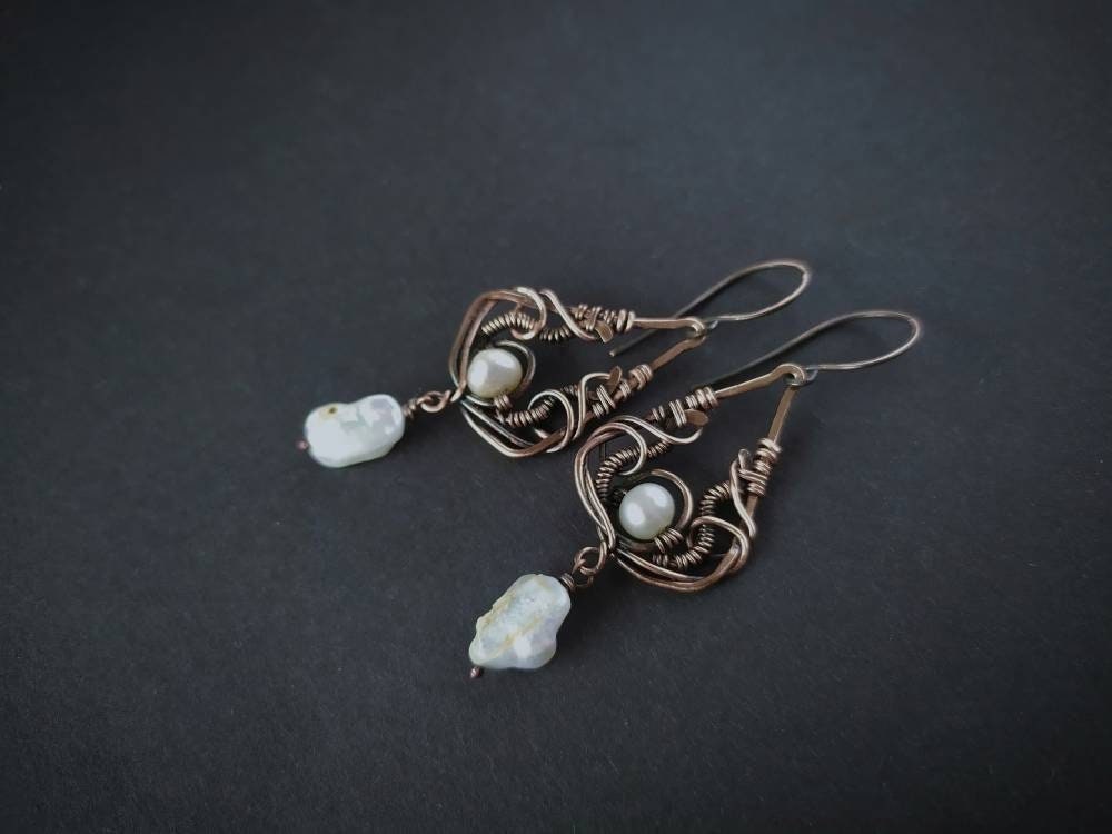 Süßwasser-Zuchtperlen Ohrringe Wire Wrap Kupfer Wirewrap Gehämmertes Schmuck Mutter Geschenk von LenaSinelnikArt