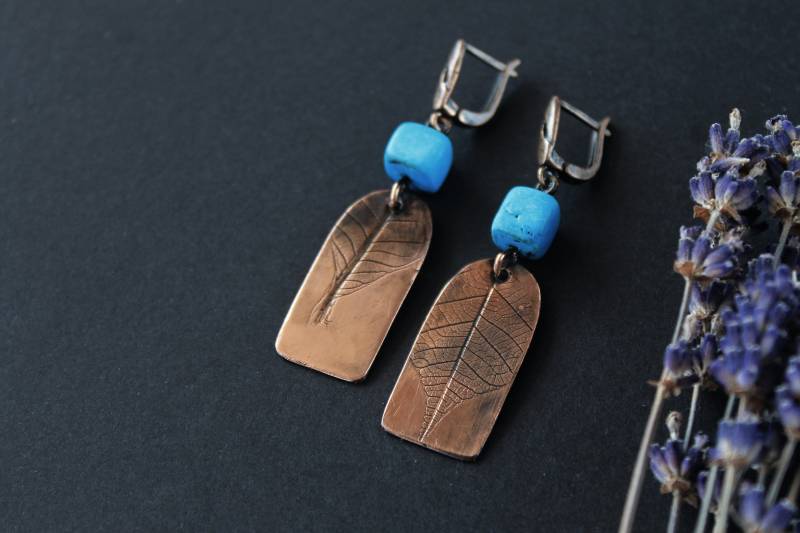 Wire Wrap Ohrringe, Kupfer Granat Ohrringe von LenaSinelnikArt