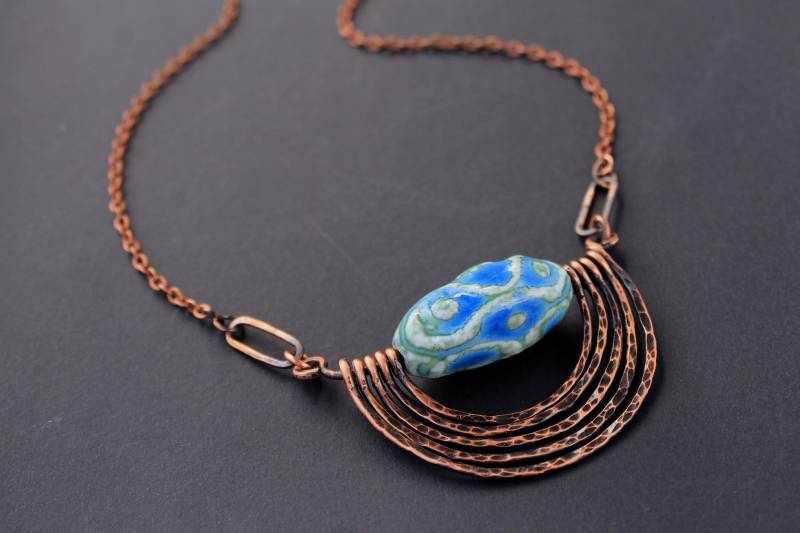 strukturierte Kupfer-Metall-Halskette, Keramik-Halskette, Mit Draht Umwickelter Schmuck, Schmuck Für Sie, Rustikaler Boho-Anhänger, Handgefertigte von LenaSinelnikArt