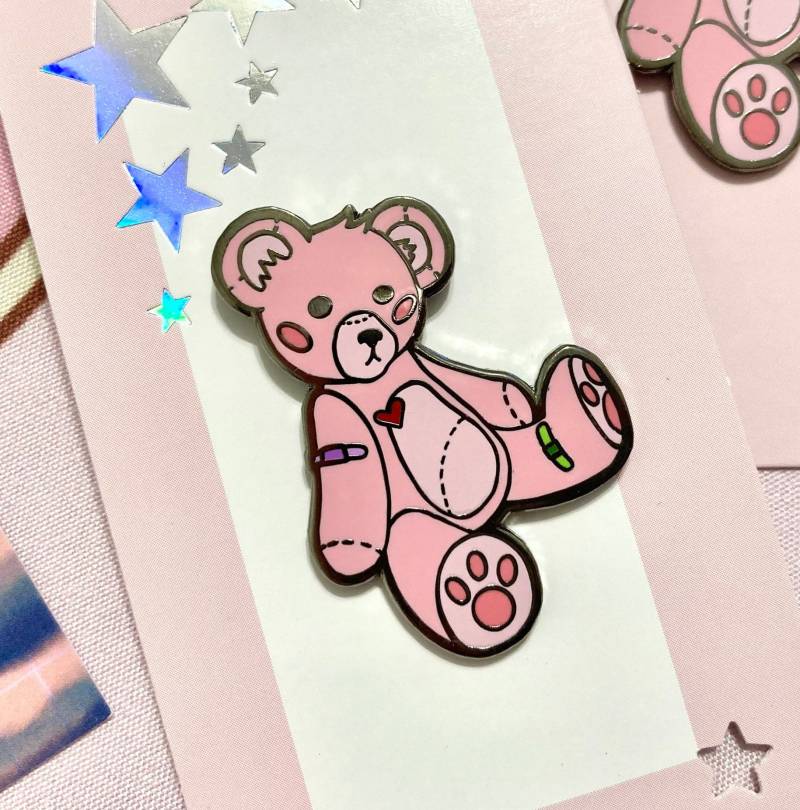 Kawaii Rosa Teddybär Emaille Pin Pastel Goth Accessoires Kawaii Rosa Teddybär Emaille Pin Pastel Goth Accessoires von Lenahmartian