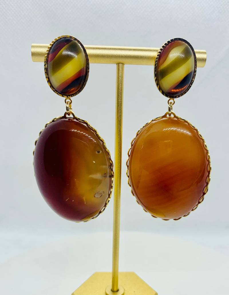 statement Vintage Braun Karneol Marmor Wirbel Harz Kamee Mit Passenden Post Kronleuchter Ohrringe von CandyColorsJewelry