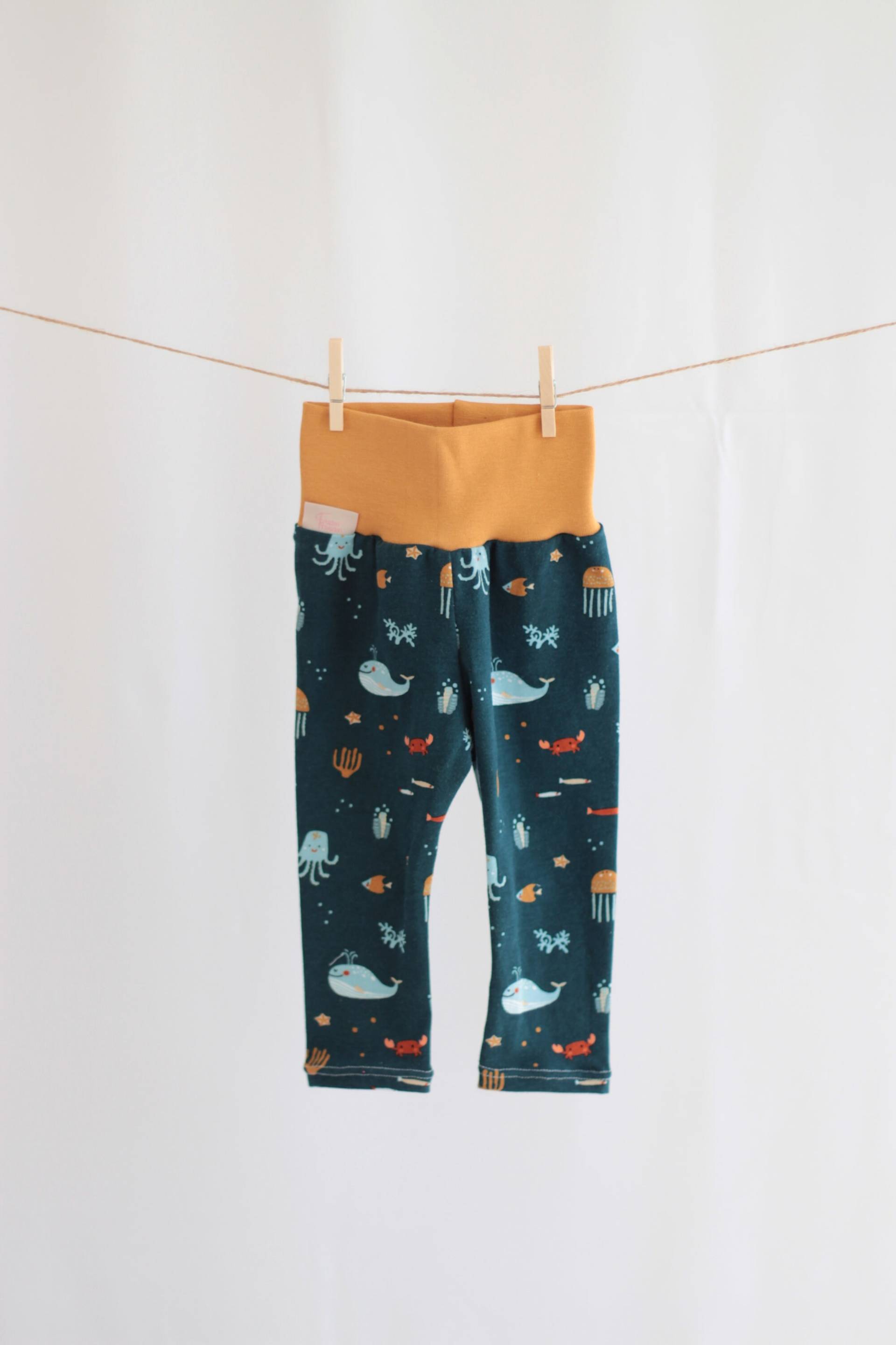 Baby Leggings Mit Bündchen in Gr. 68 Baby Leggings Mit Bündchen in Gr. 68 von LenasFadenFreuden