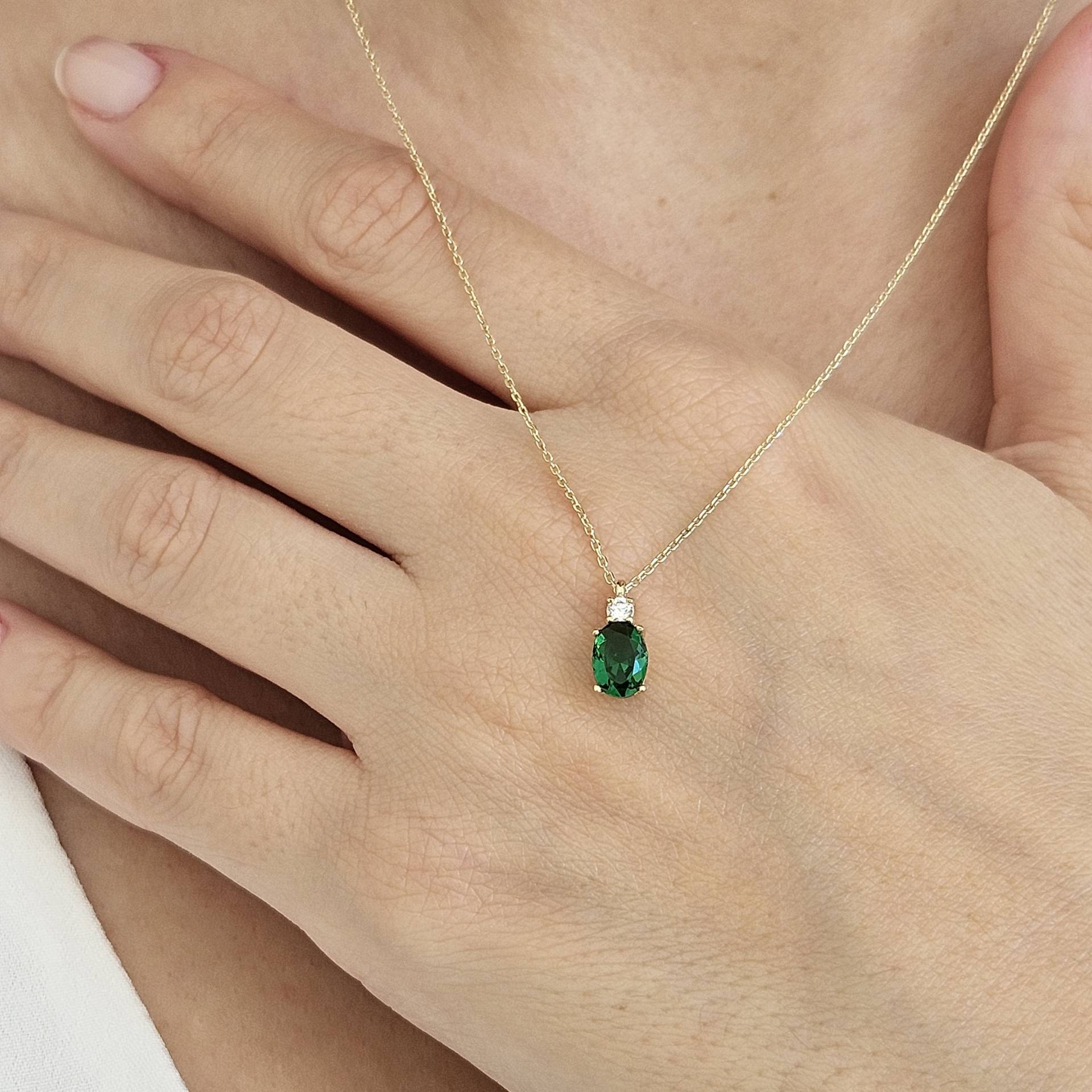 Smaragd Halskette, Kann Birthstone, 14K Gold Oval Cut Grün Edelstein Charm Birthstone Minimalist Schmuck Smaragd Halskette, Kann Birthstone, 14K Gold Oval Cut Grün Edelstein Charm Birthstone Minimalist Schmuck von LenasFineJewelry