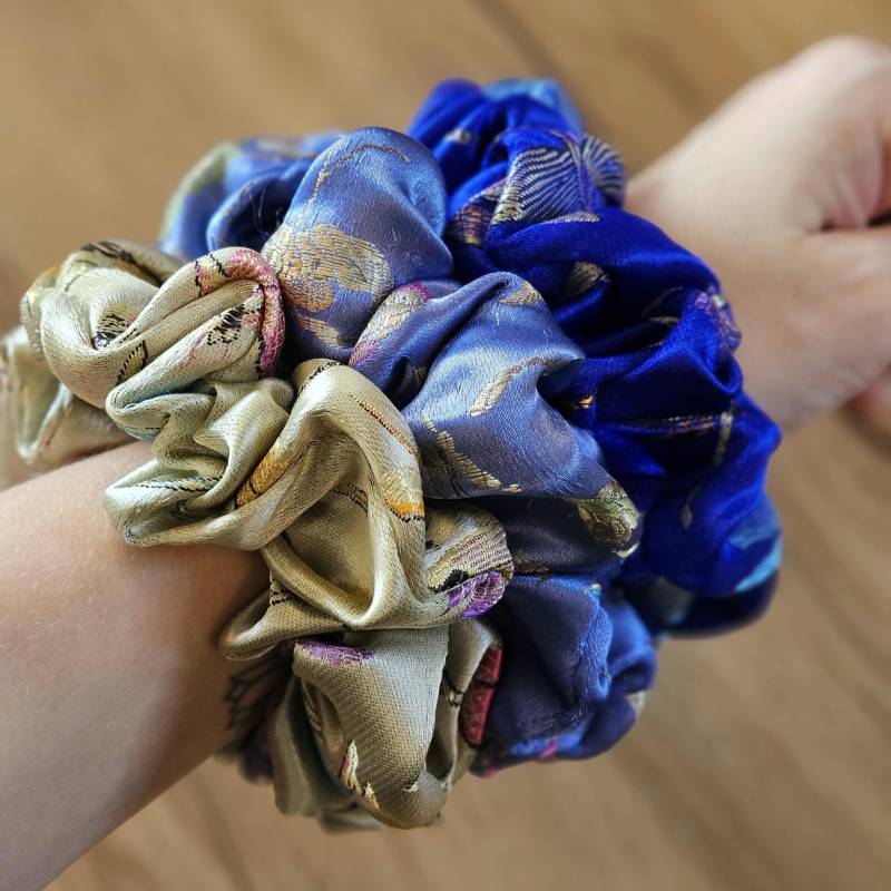 Firefly Satin Scrunchie With Thick Elastic von LenasNadelnest
