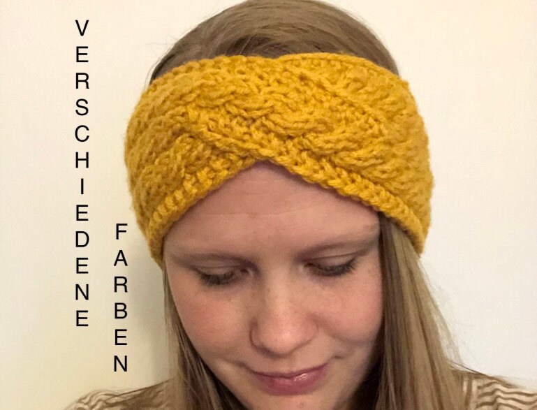 Strick Stirnband "Twist My Braid" Mit Zopfmuster in Verschiedenen Farben Aus Polyacryl - Vegan Strick Stirnband "Twist My Braid" Mit Zopfmuster in Verschiedenen Farben Aus Polyacryl - Vegan von LenasStrickwinkel