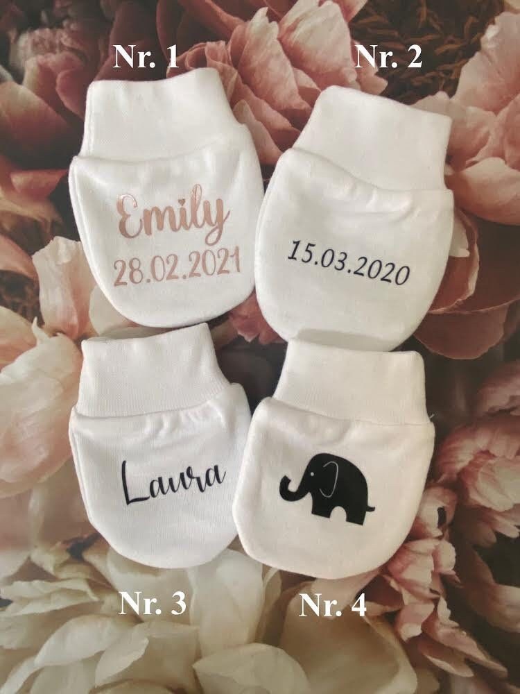 Baby Handschuhe Personalisiert Geschenk Zur Geburt Taufe Geburtstag Einheitsgröße Kleines Weiß von LenasgeschenkeDE