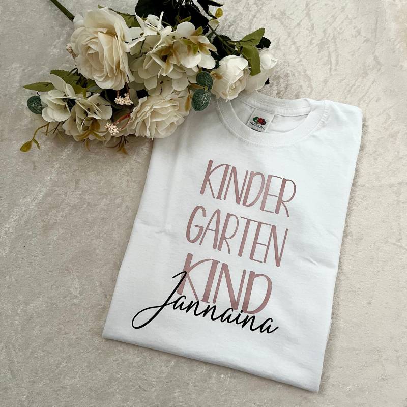 Kindergarten Einschulung Kindergartenbeginn T-Shirt Personalisiert Name Junge Mädchen 2021 von LenasgeschenkeDE