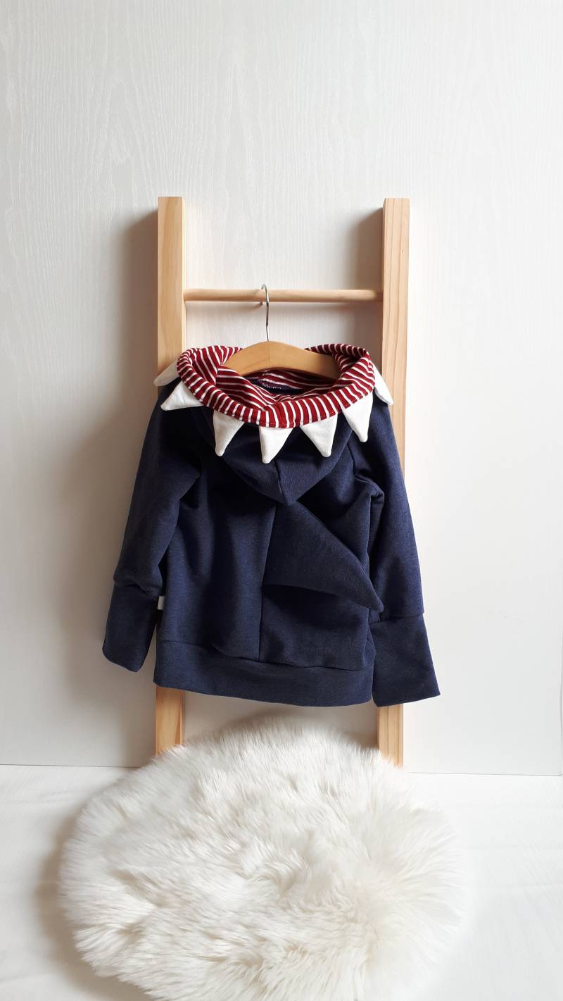 Haifisch Hoodie Für Kinder Mit Haifischflosse Und Haifischzähnen An Der Kapuze von LenchensGetuschel