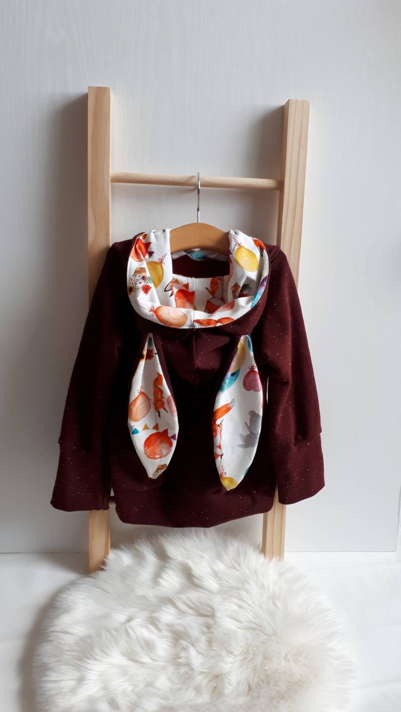 Hoodie Mit Hasen-Ohren Für Kinder Aus Sweat in Dunkelrot Und Passender Innenkapuze Jersey Motivstoff, Den Ballontieren von LenchensGetuschel