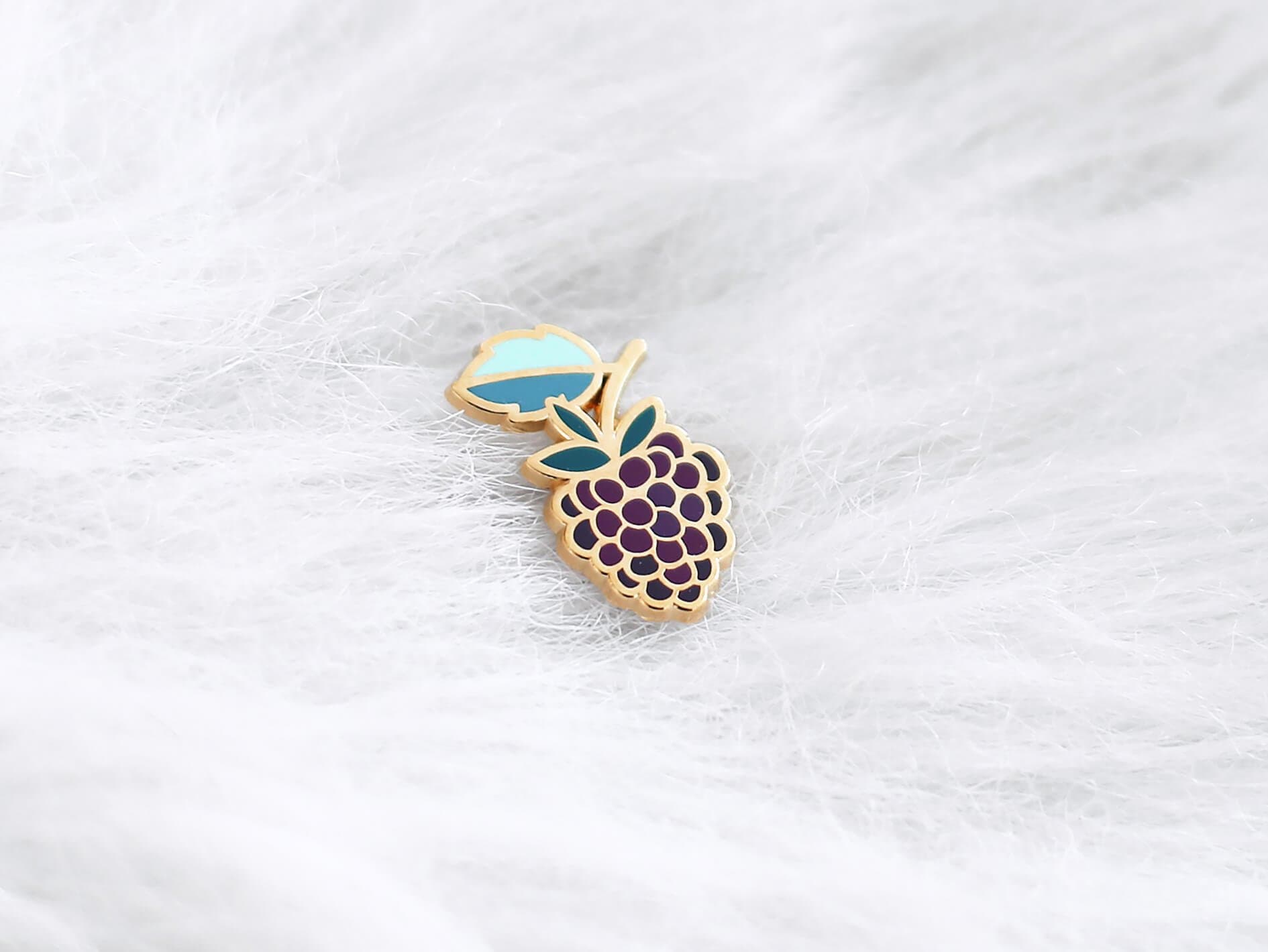 Wilde Himbeernadel - Brombeere Emaille-Blumennadel Brosche Emaille-Metallnadel Gold Damen-Accessoire Und Geschenk Rote Fruchtbrosche Wilde Himbeernadel - Brombeere Emaille-Blumennadel Brosche Emaille-Metallnadel Gold Damen-Accessoire Und Geschenk Rote Fruchtbrosche von LencrerieMarine