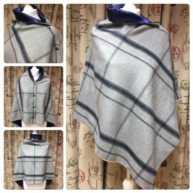 Handgefertigter Damen Cape Poncho Mit Blauen Karo Auf Grauem Tweed von LenkasDresses