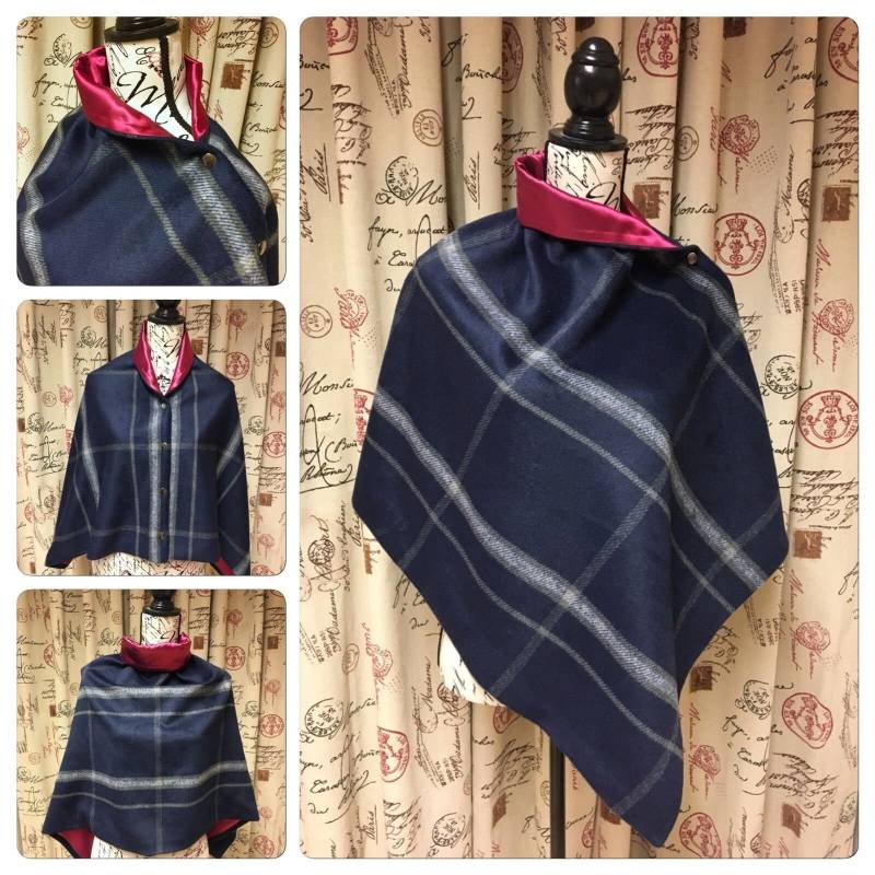 Handgemachter Damen Grau Karo Auf Blau Mit Rosa Tweed Cape Poncho von LenkasDresses