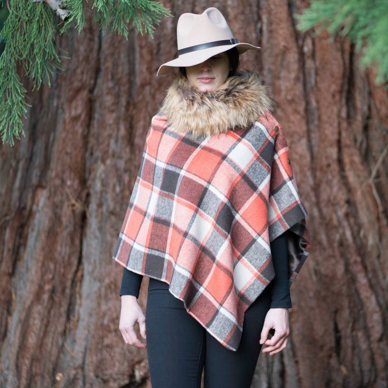 Handgemachter Damen Orange Karo Tweed Cape Poncho von LenkasDresses