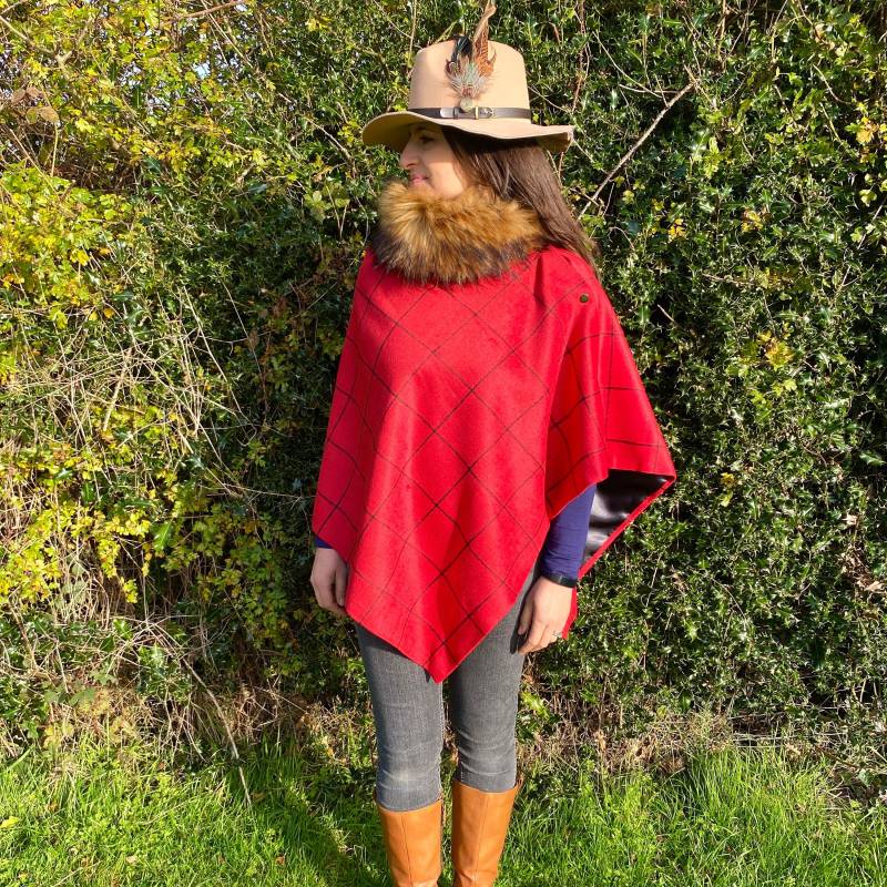 Handgemachter Damen Rot Karo Tweed Cape Poncho von LenkasDresses