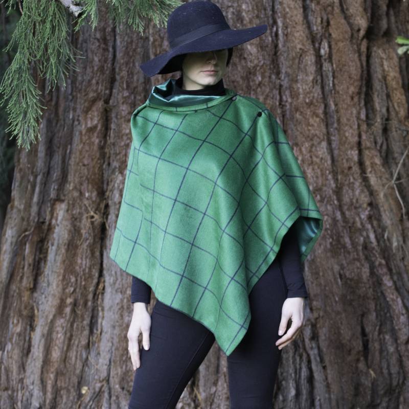 Handgemachter Lady Es Green Check Tweed Cape Poncho von LenkasDresses