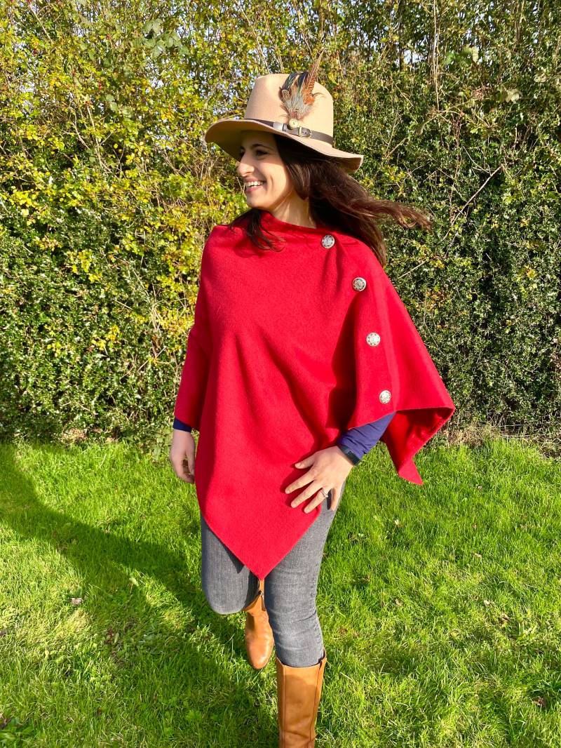 Handgemachter Lady's Red Tweed Cape Poncho von LenkasDresses