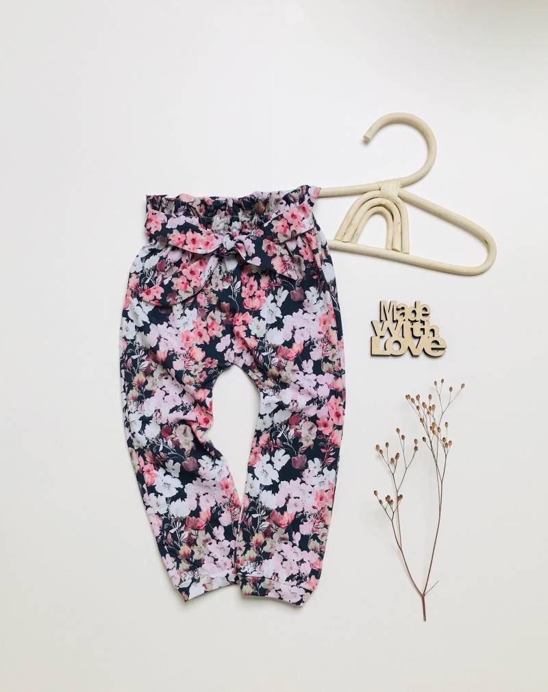 Mädchen Pumphose Mitwachshose 86/92 Slim Harem Paperback Hose Blumen Marineblau Kleinkinder von Lenohandmade
