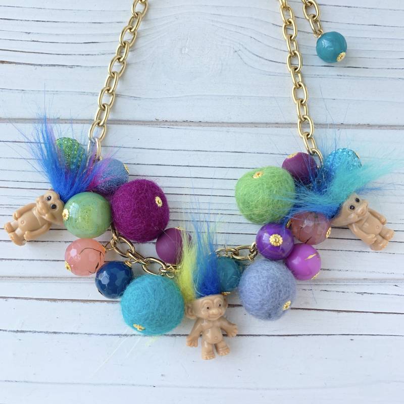 Lenora Dame Troll Statement Kette in Aubergine & Chartreuse von LenoraDameStudio