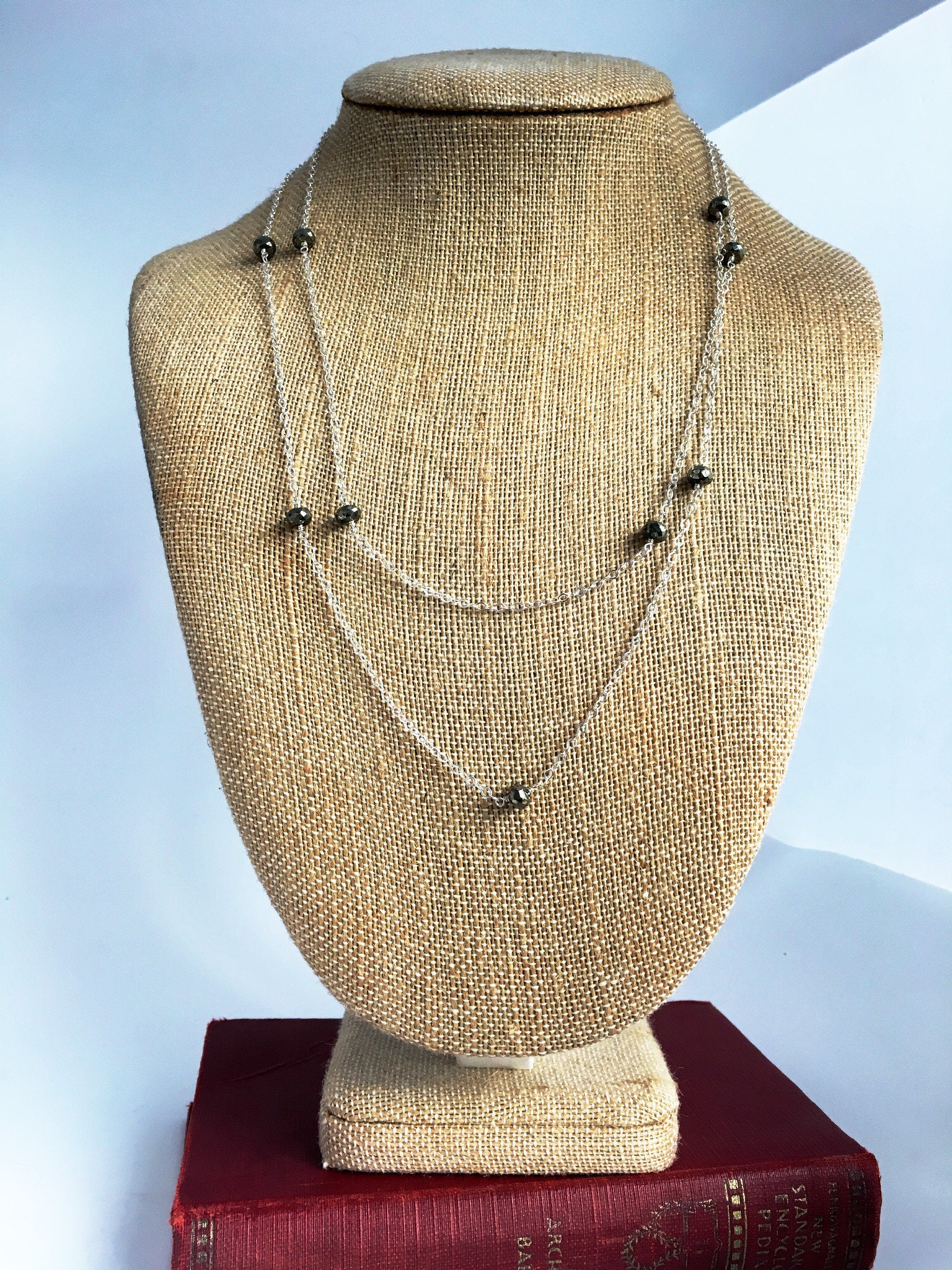 Facettierte Pyrit Rondelle Lange Schichtung Sterlingsilber Kabel Kette Halskette Mit Karabinerverschluss von LenoxDesignsJewelry