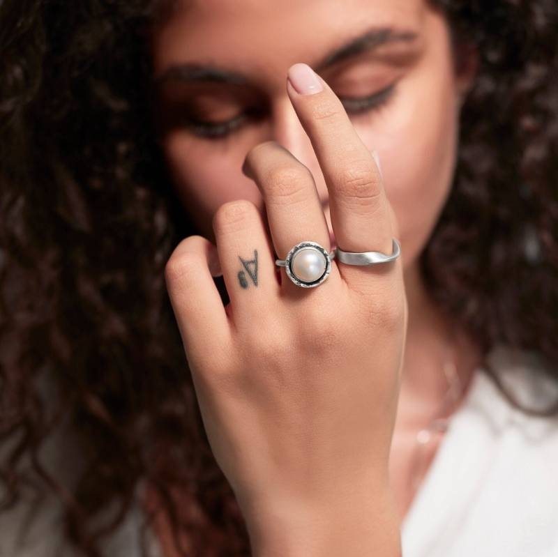 Großer Perlenring, Boho-Ring, Juni Geburtsstein, Weiße Sterlingsilber von LentiJewelry