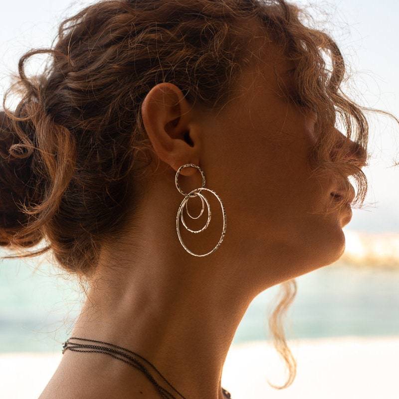 Mehrere Creolen, Gehämmerte Leichte Statement Ohrringe, Oxidierte Ohrringe von LentiJewelry