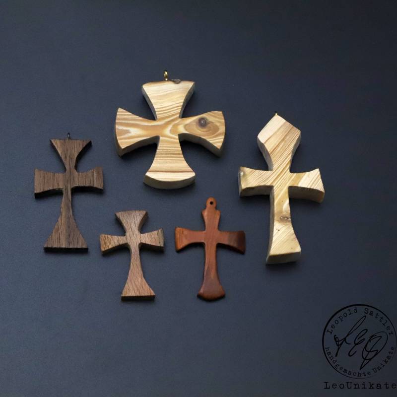Holz Kreuze, Handgeschnitzte Unikate Aus Verschiedenen Hölzern/Anhänger Kette von LeoUnikate