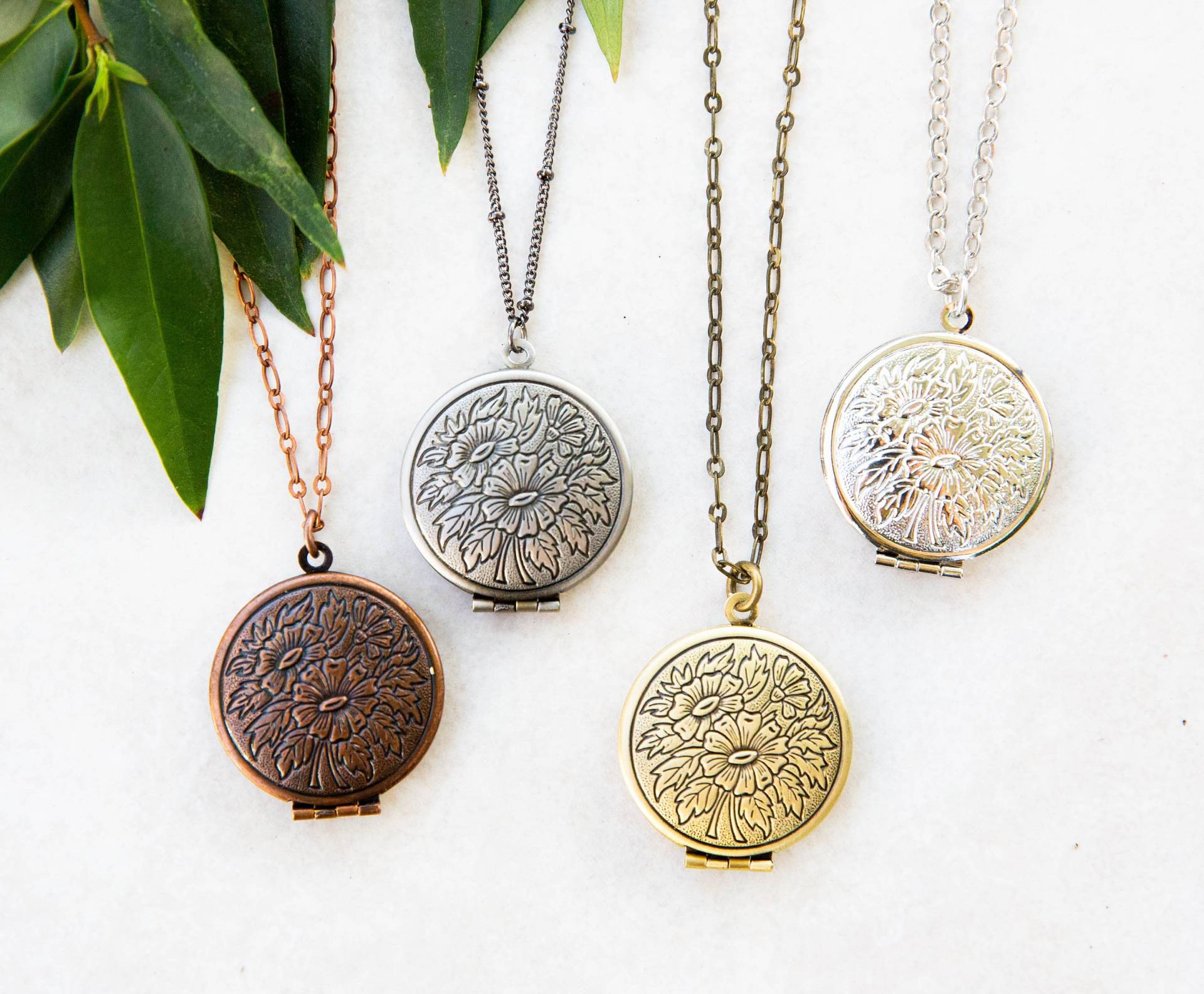 Blumen Medaillon, Rundes 25 Mm Oder 1 "Medaillon, Foto Zwei Medaillon Anhänger, Gedenkgeschenk, Schwiegermutter Geschenk von LeoandLovey