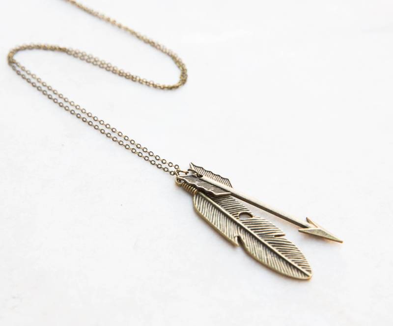 Feder Und Pfeil Halskette Boho Lange Bronze Schmuck Layering von LeoandLovey