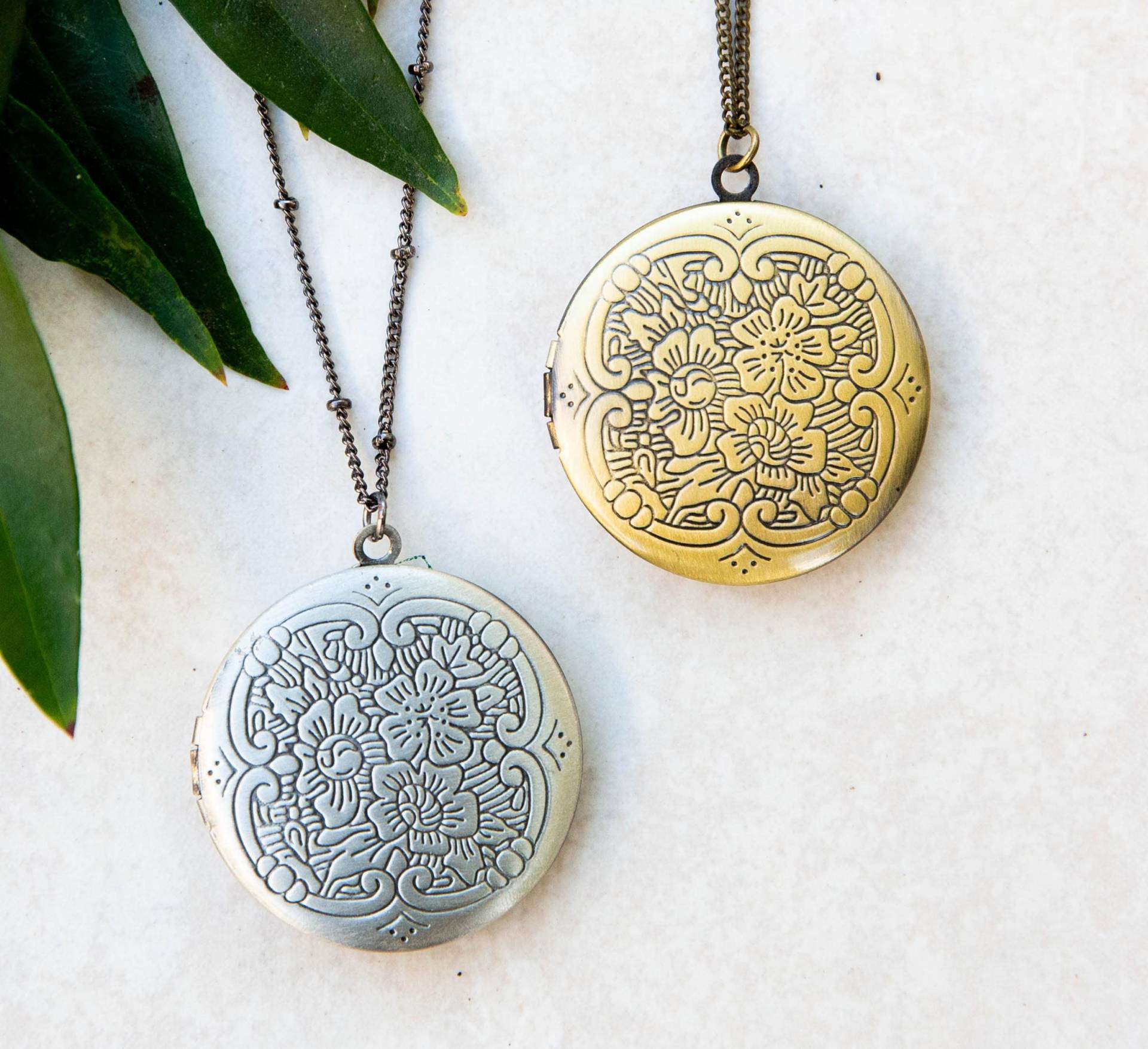Foto Locket Halskette, Beste Weihnachtsgeschenk Für Mama, Tante, Silber Blumen Medaillon, Andenken Fotorahmen Charme, Erinnerung Geschenk von LeoandLovey